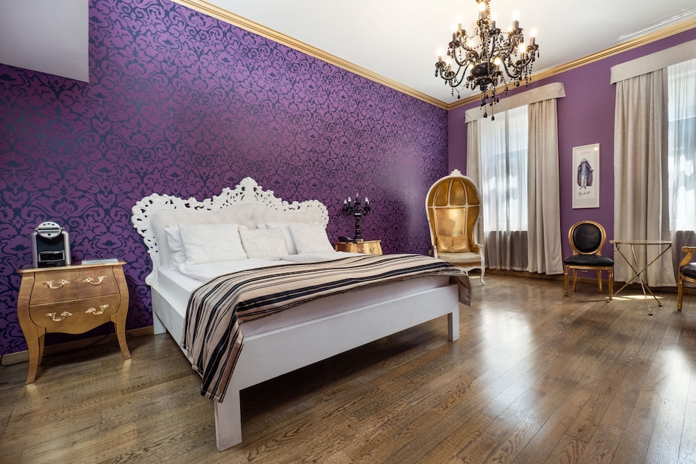 Honest Budapest by Chic & Basic 27/81