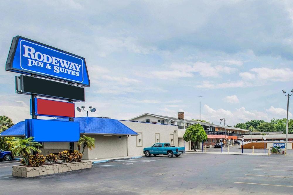 Rodeway Inn & Suites Winter Haven Chain of Lakes 1/35
