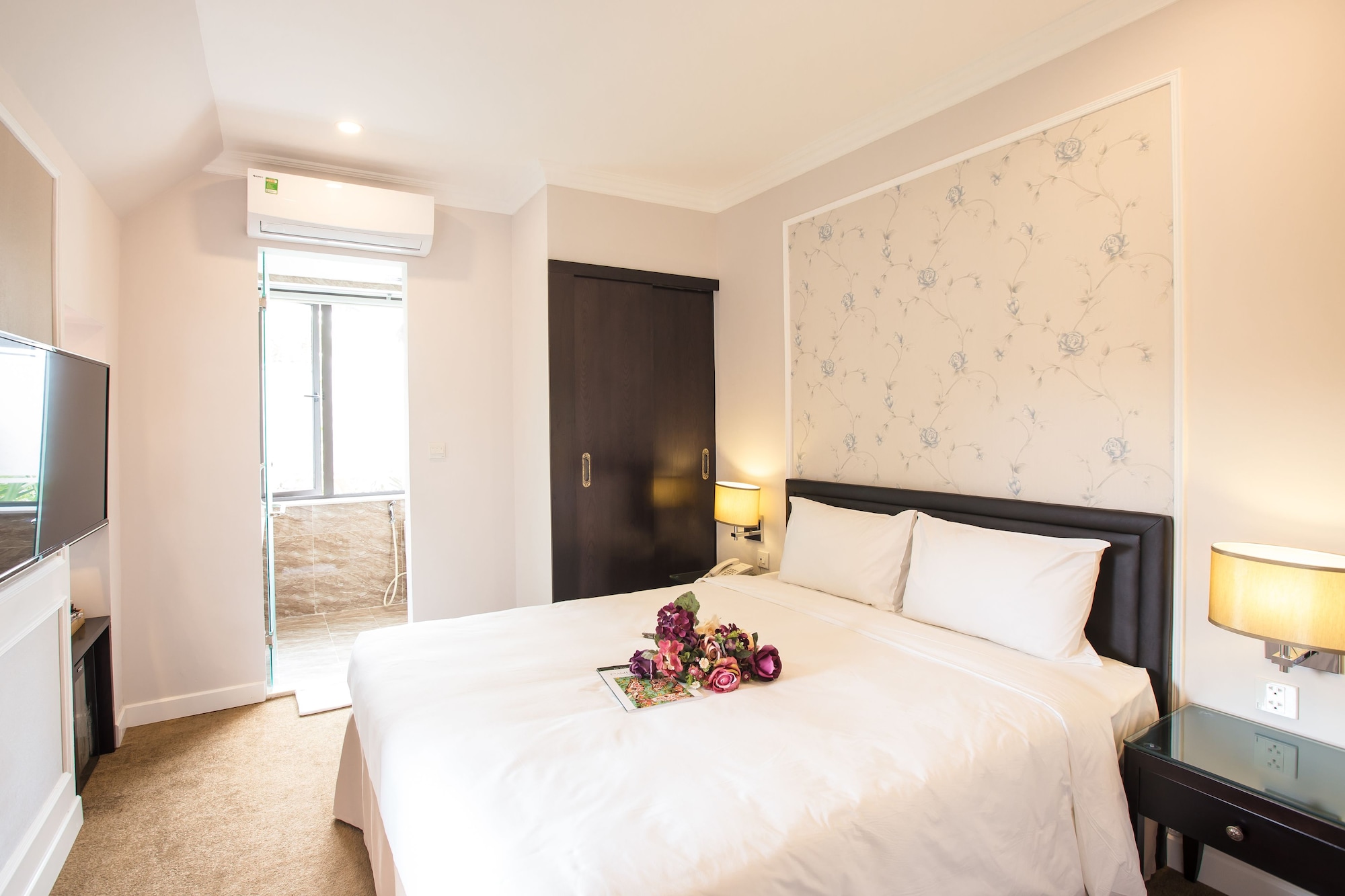 DELUXE, DOUBLE BED