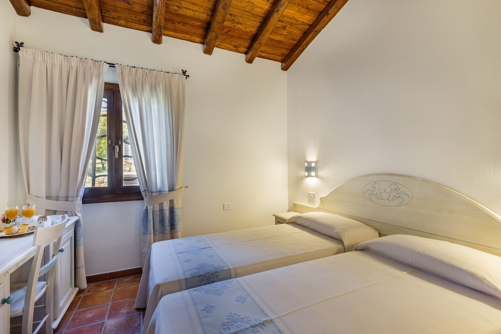 3 BEDROOMS, FAMILY SUITE