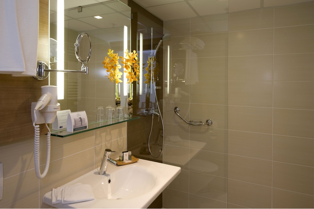 Expo Tower Hotel by Mellow Mood Hotels 79/82