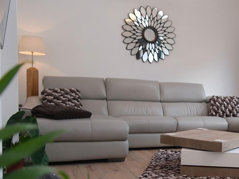 Bay Tree House B Amp B 33/48