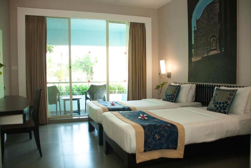 Whispering Palms Beach Resort 33/71