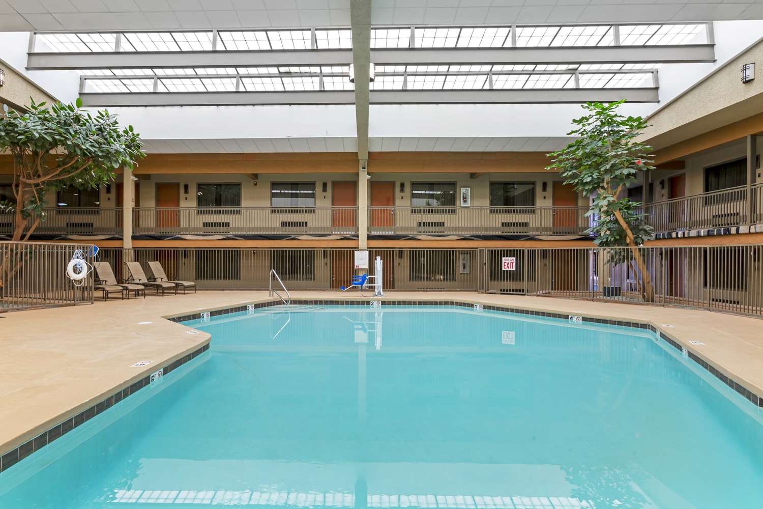 Best Western Plus Raton Hotel 5/43