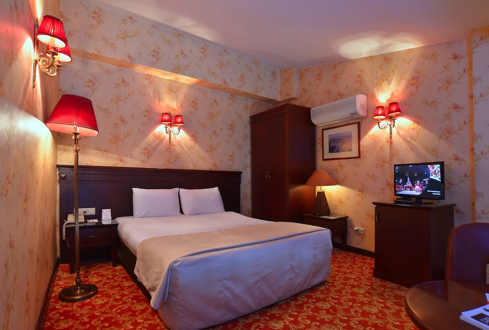 Pera Rose Hotel 30/78