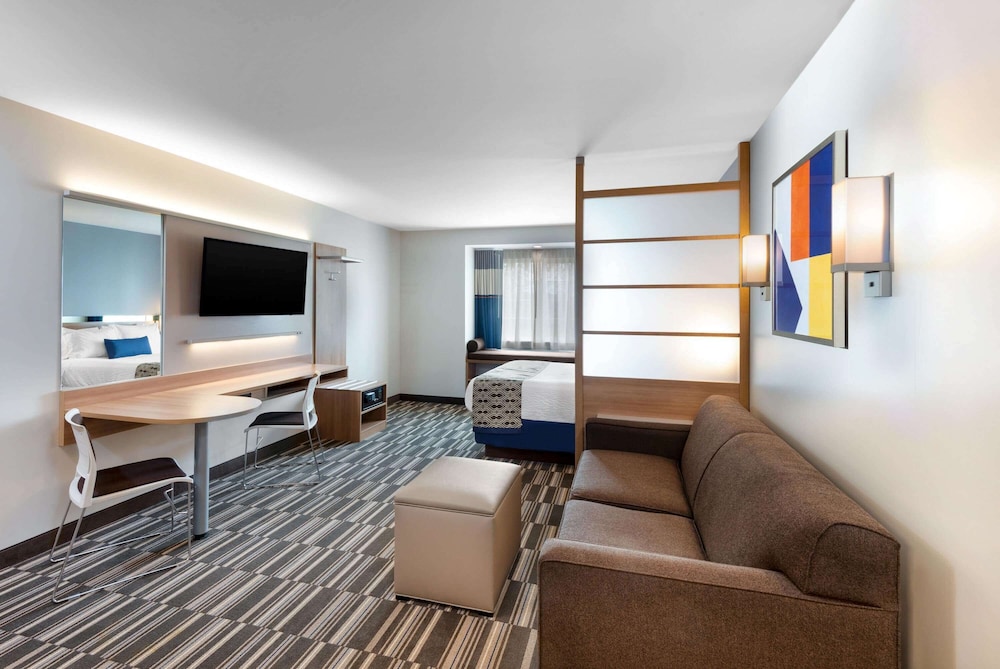 Microtel Inn and Suites by Wyndham Farmington 19/30