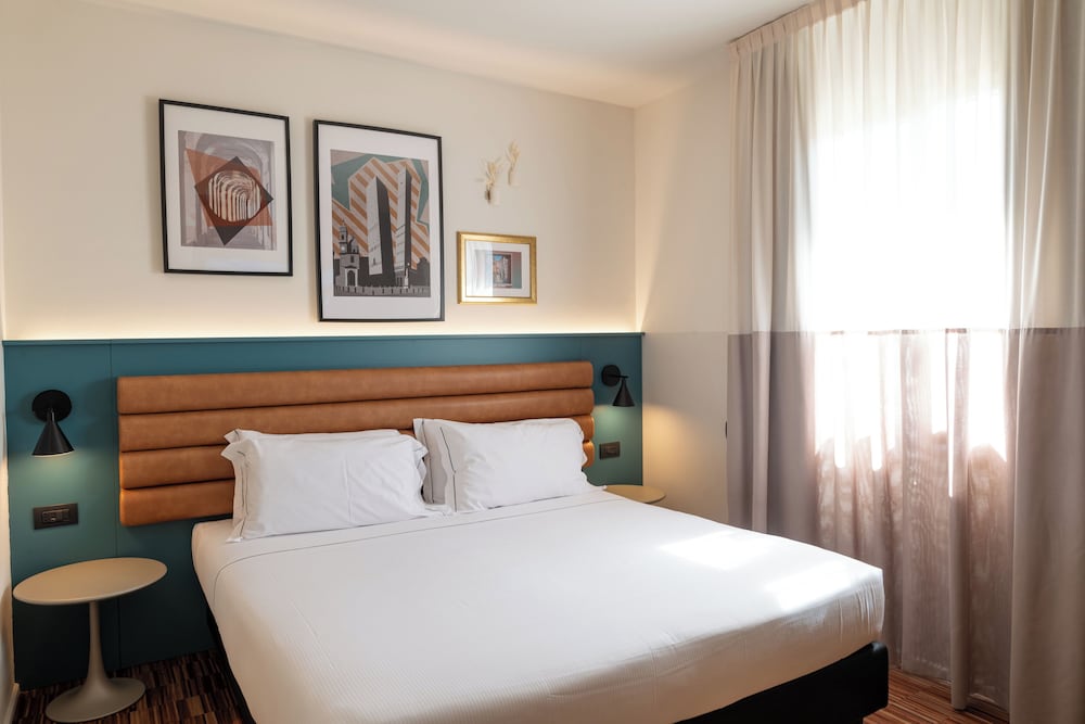 Bleis Hotel 10/50