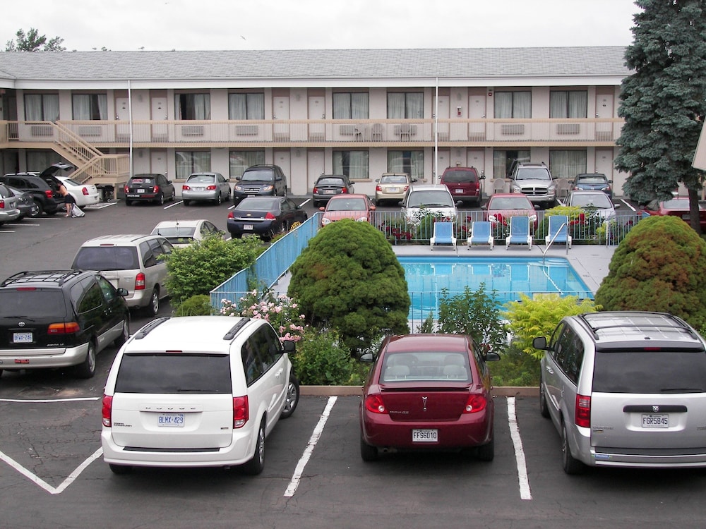 Niagara Lodge Suites 58/68