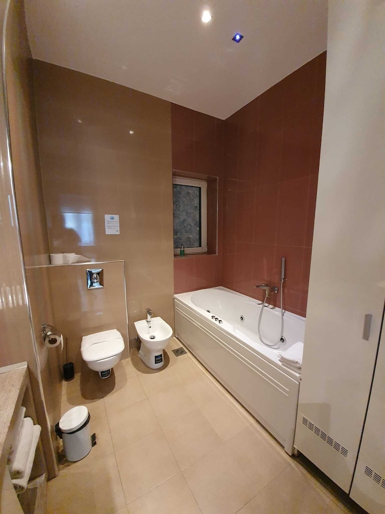 Privilege Suites By Central Park 47/69