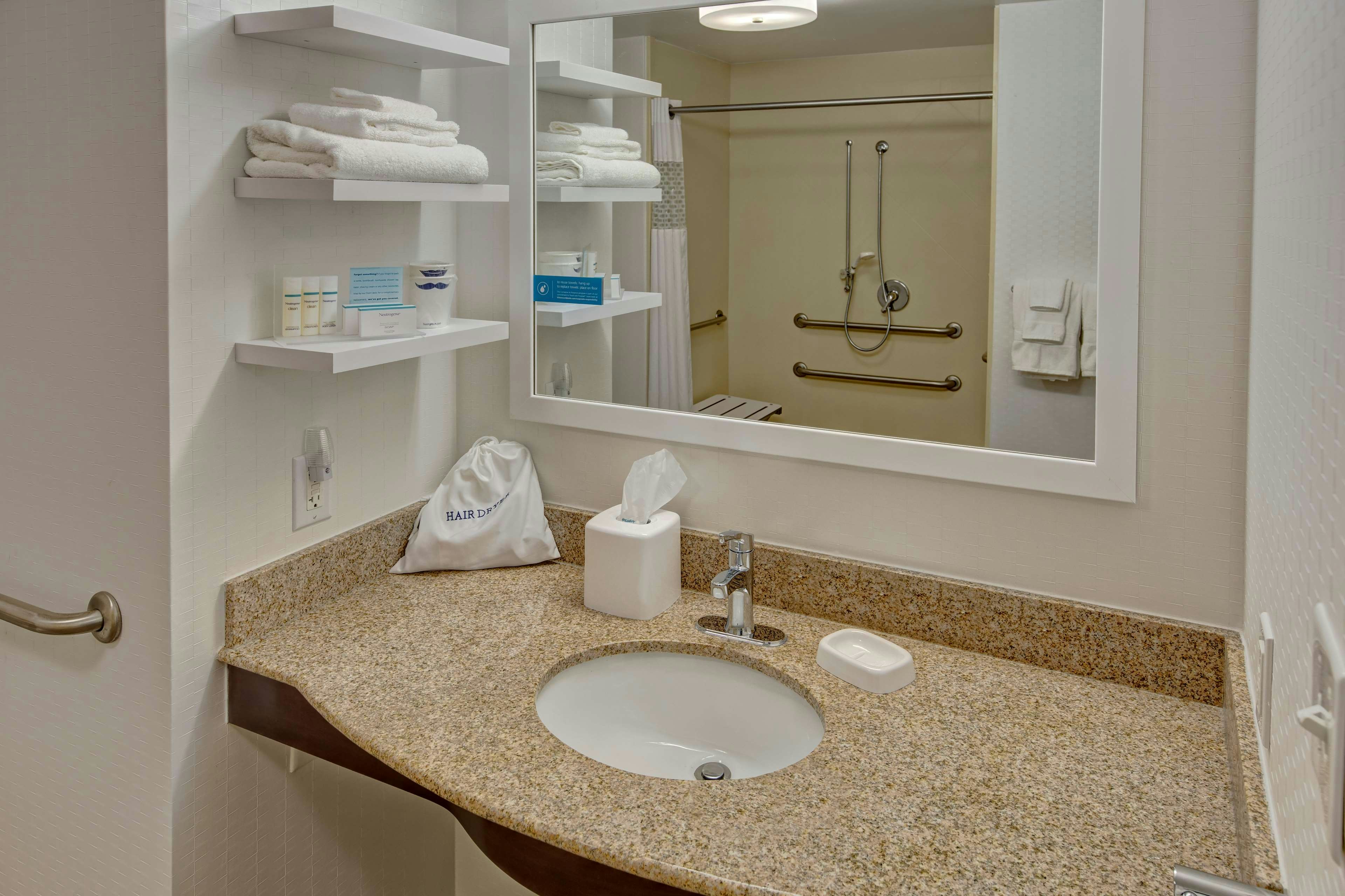 Hampton Inn By Hilton Dunn 57/58