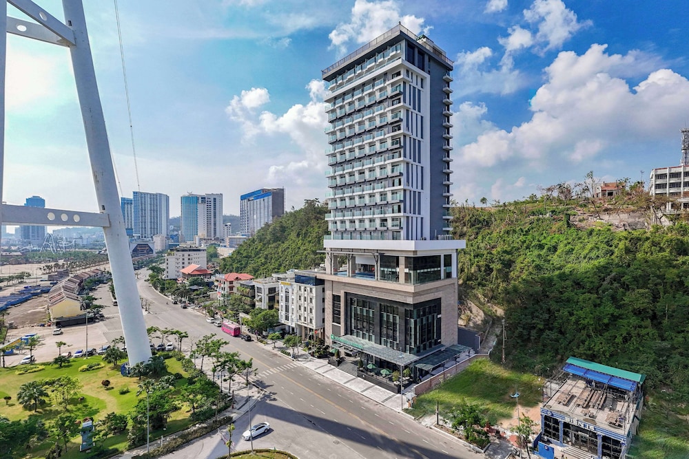 Wyndham Garden Legend Halong 3/50