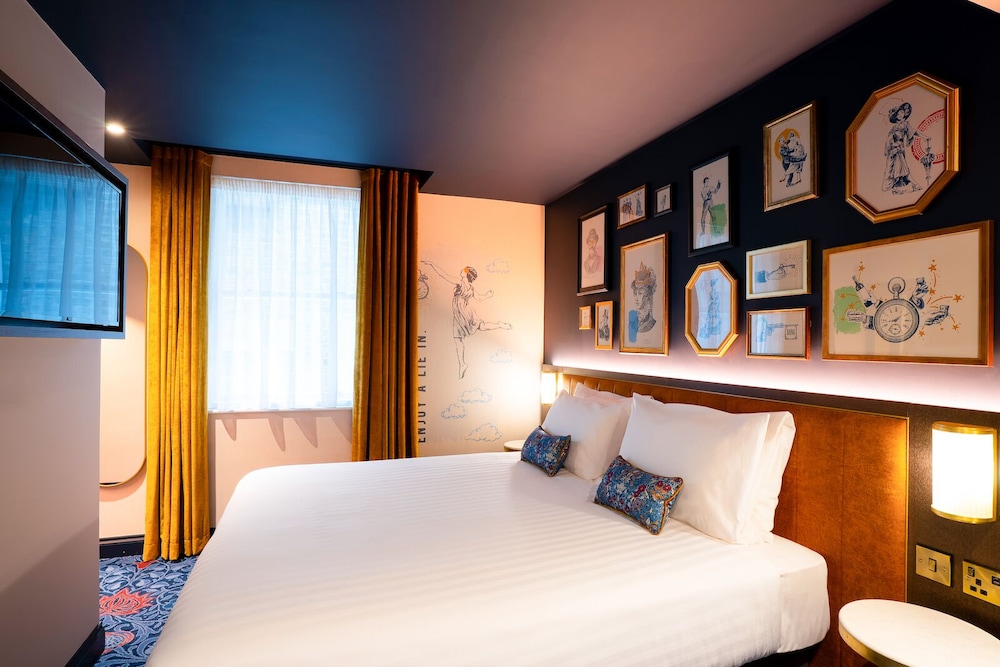 EXECUTIVE, KING BED