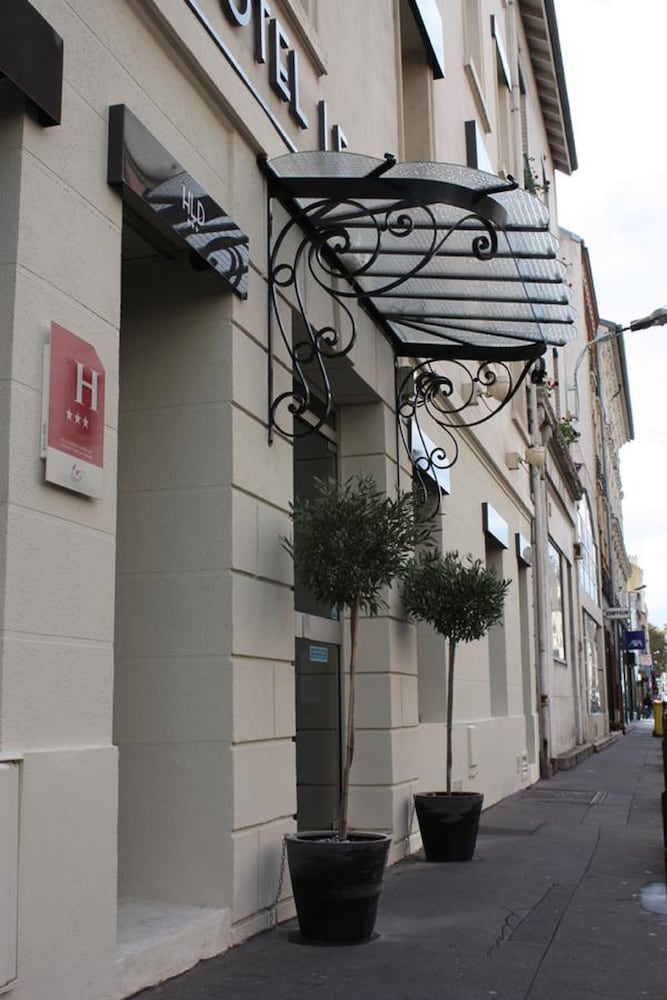 Le Dauphin Hotel 4/67