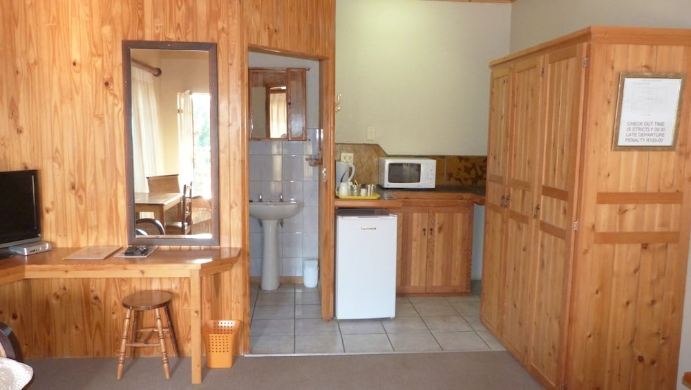 Ladybrand Guest House 2/50