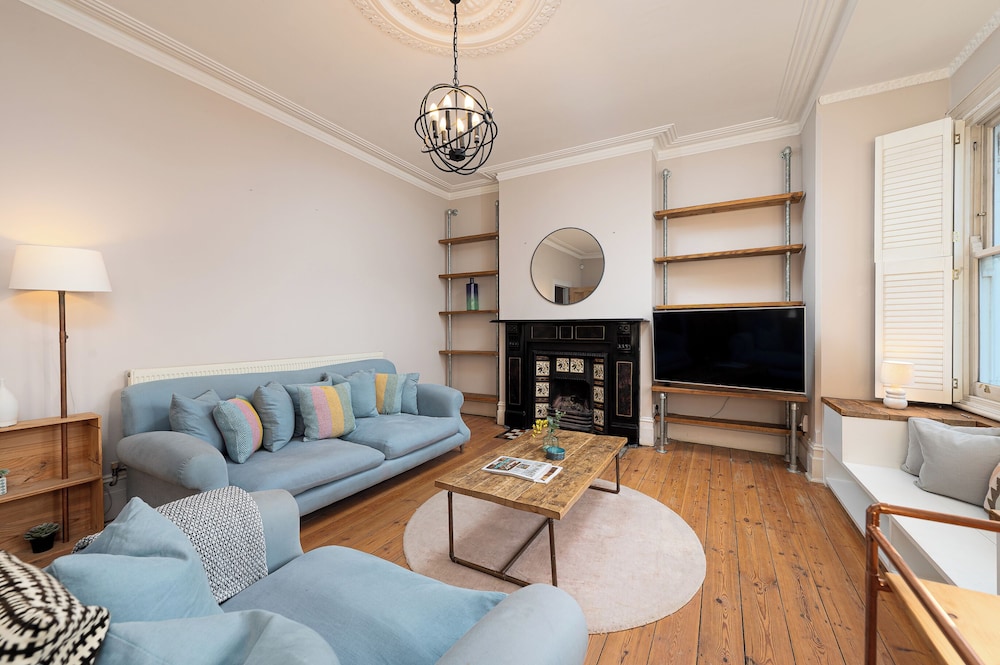 VESTO Three Bedroom Apartment in Clapham 18/26