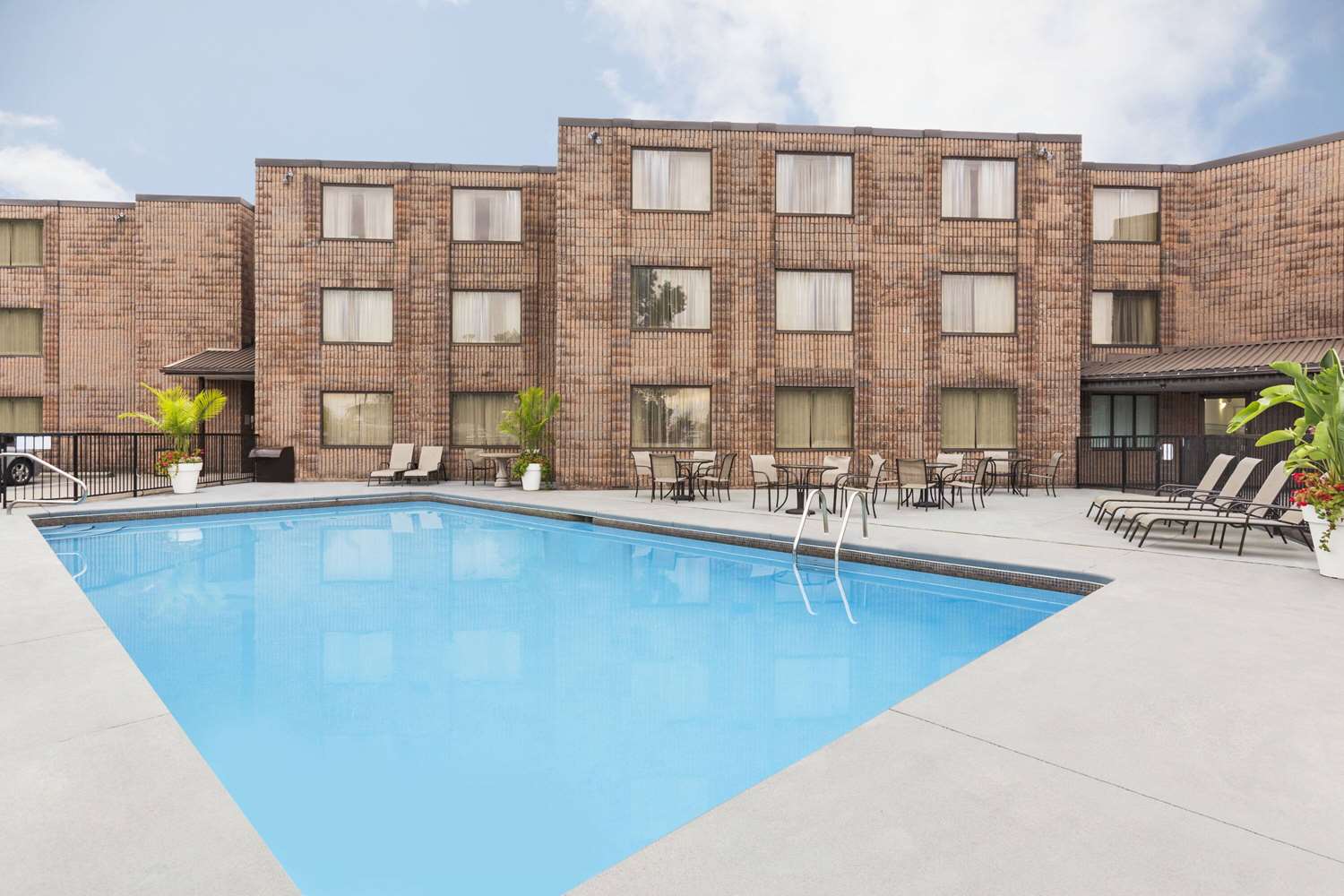Days Inn by Wyndham Fallsview 6/41