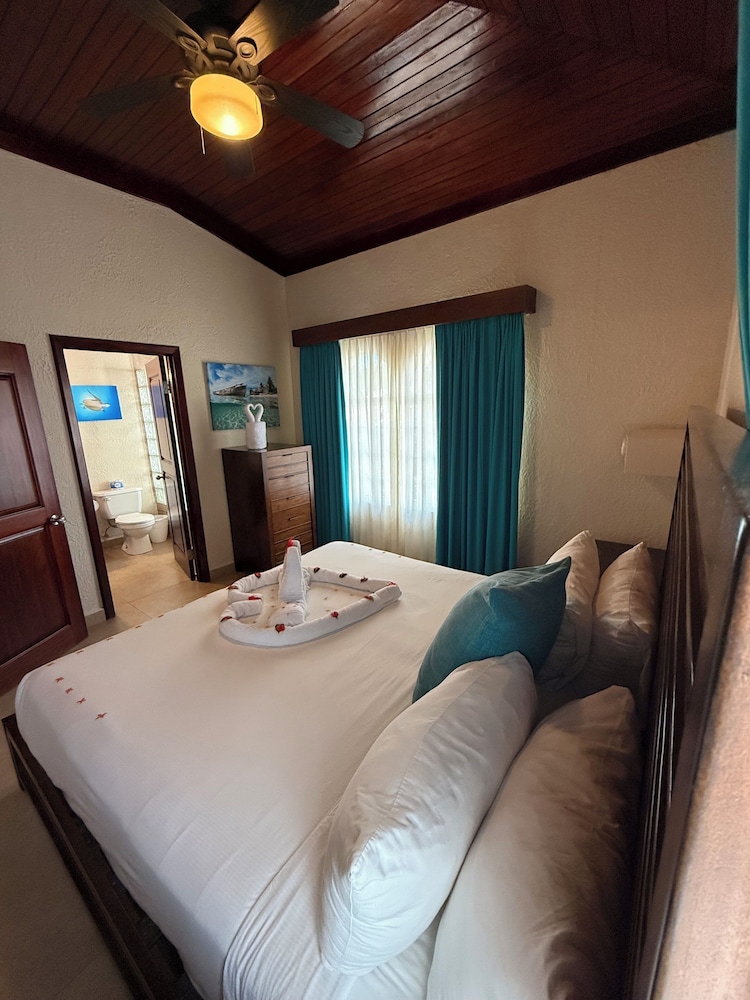 1 BEDROOM, GARDEN, VILLA