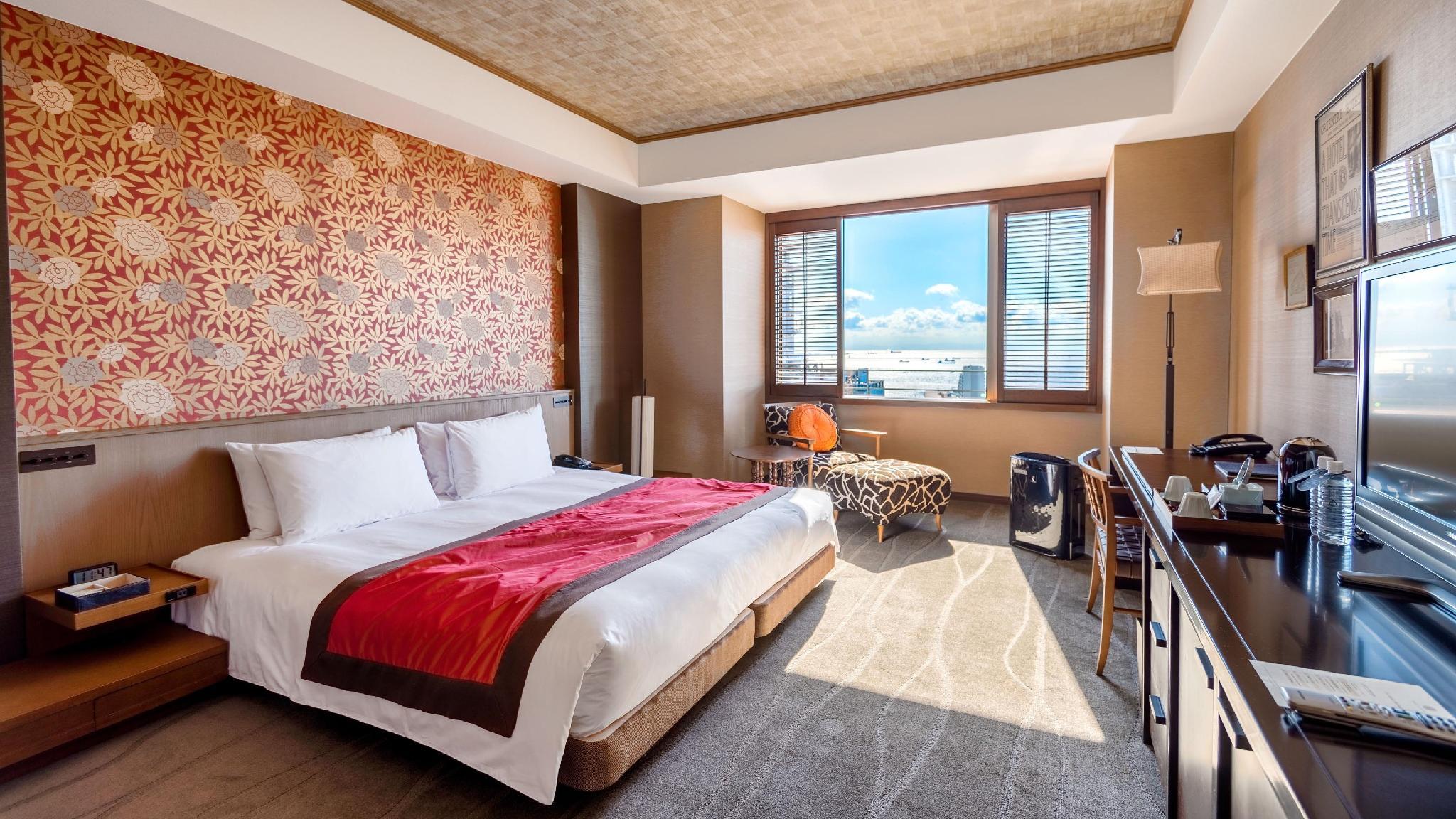 Room, King Bed, Harbour Side, Oriental Floor