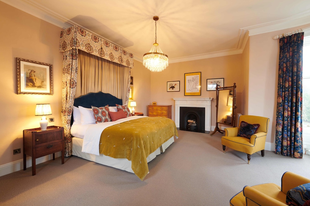 Turret, Suite, King Bed
