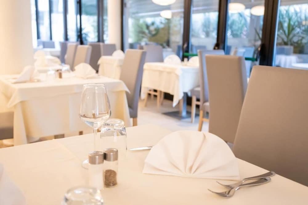 Ferretti Beach Hotel 59/65