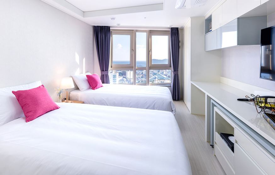 Premier, Twin Beds