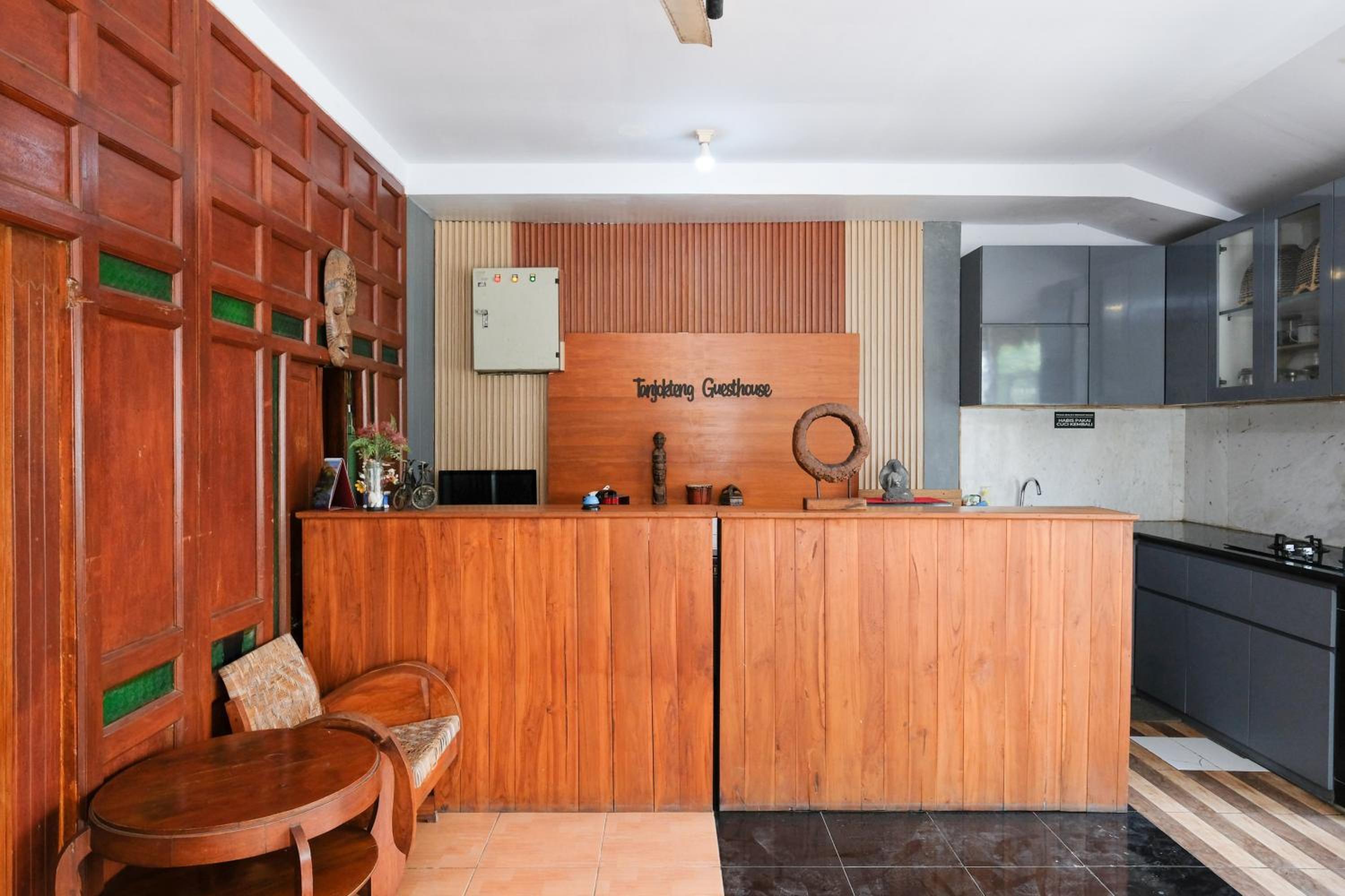 OYO 4016 Tan Jokteng Guest House 4/51