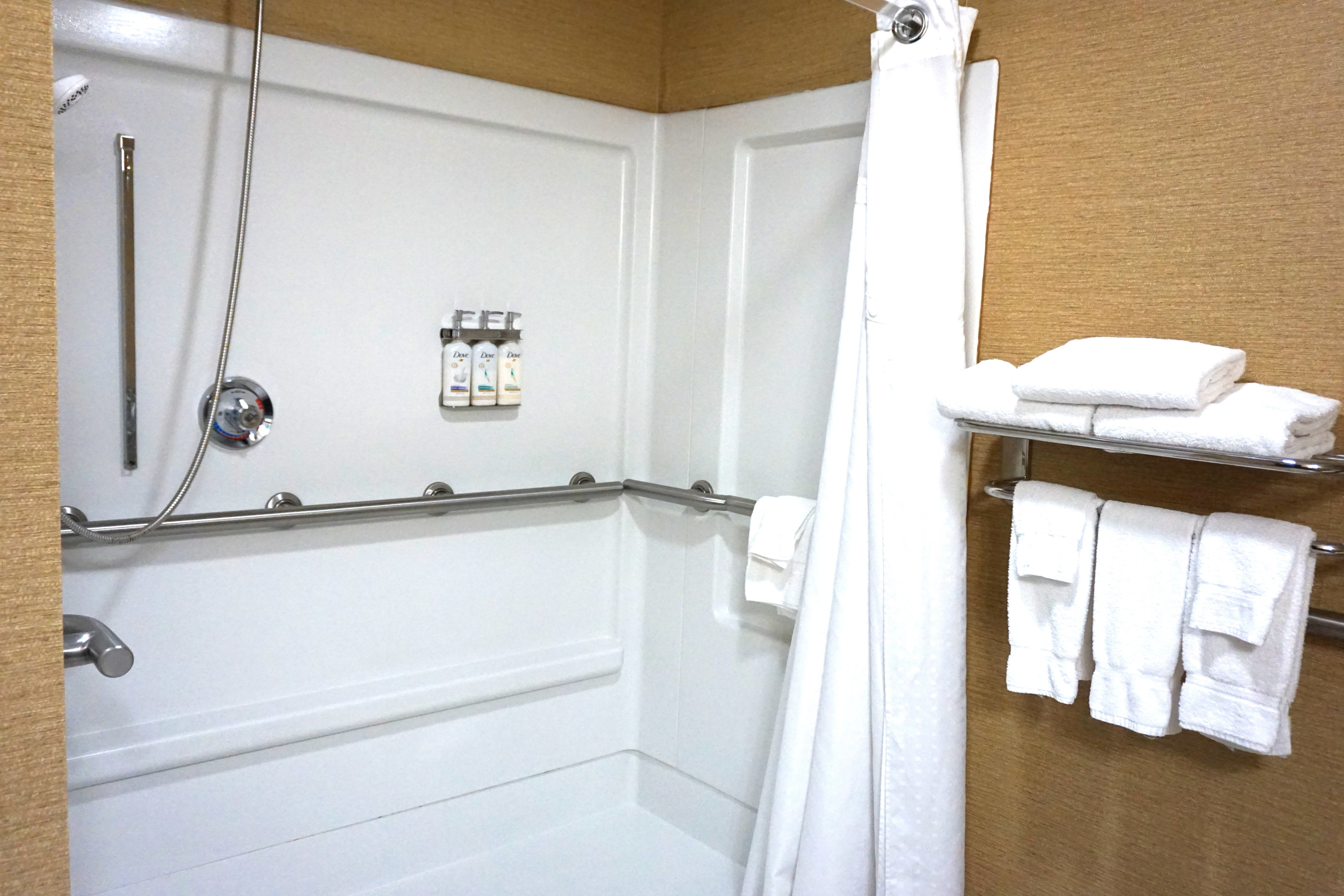 Holiday Inn Express Hotel Suites Meriden 32/50