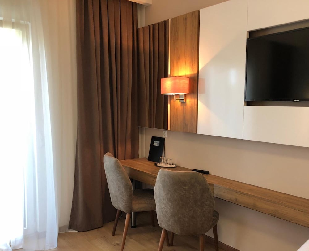 Hotel Rheinbrucke 26/32
