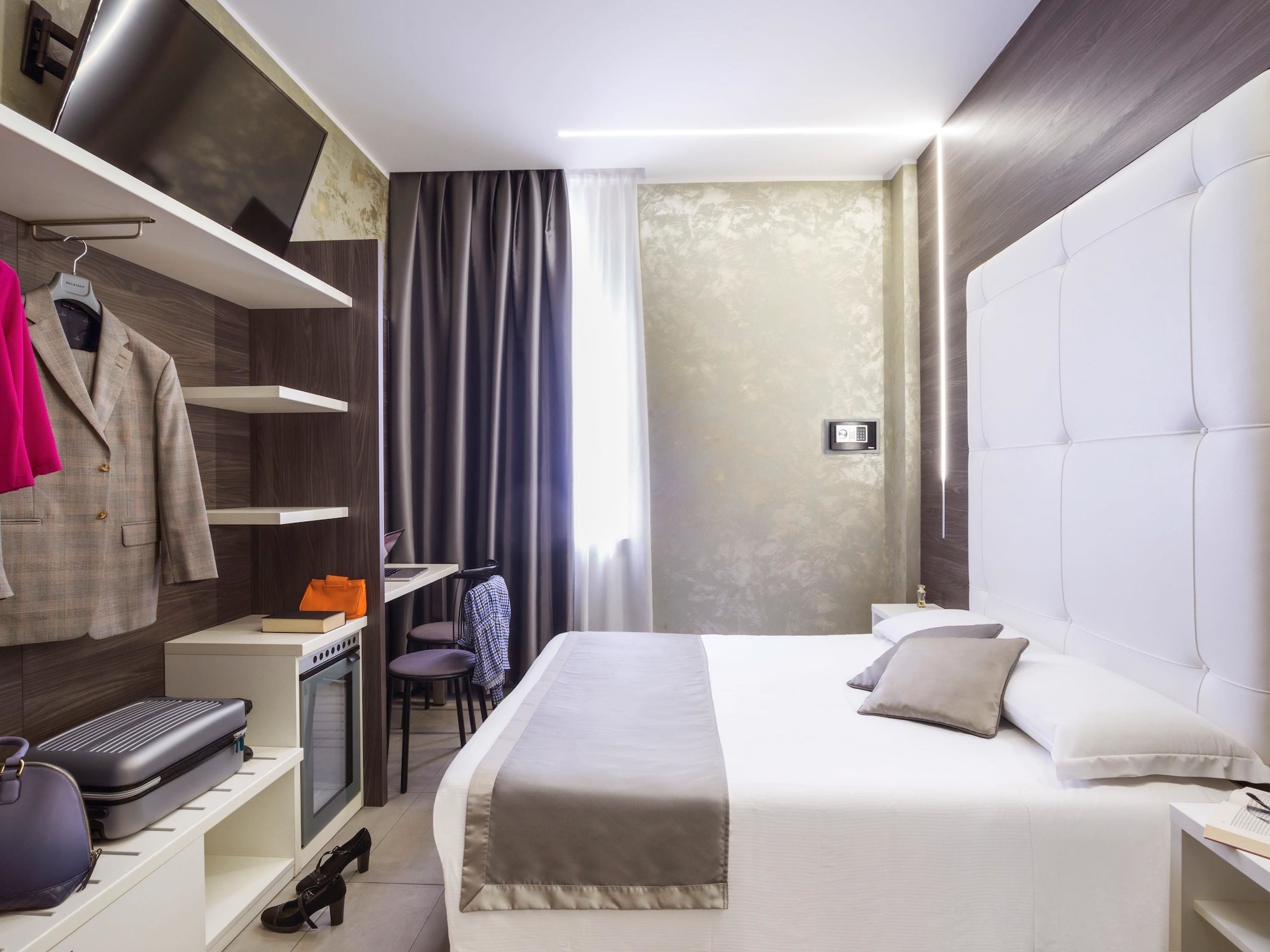 ROOM, DOUBLE BED