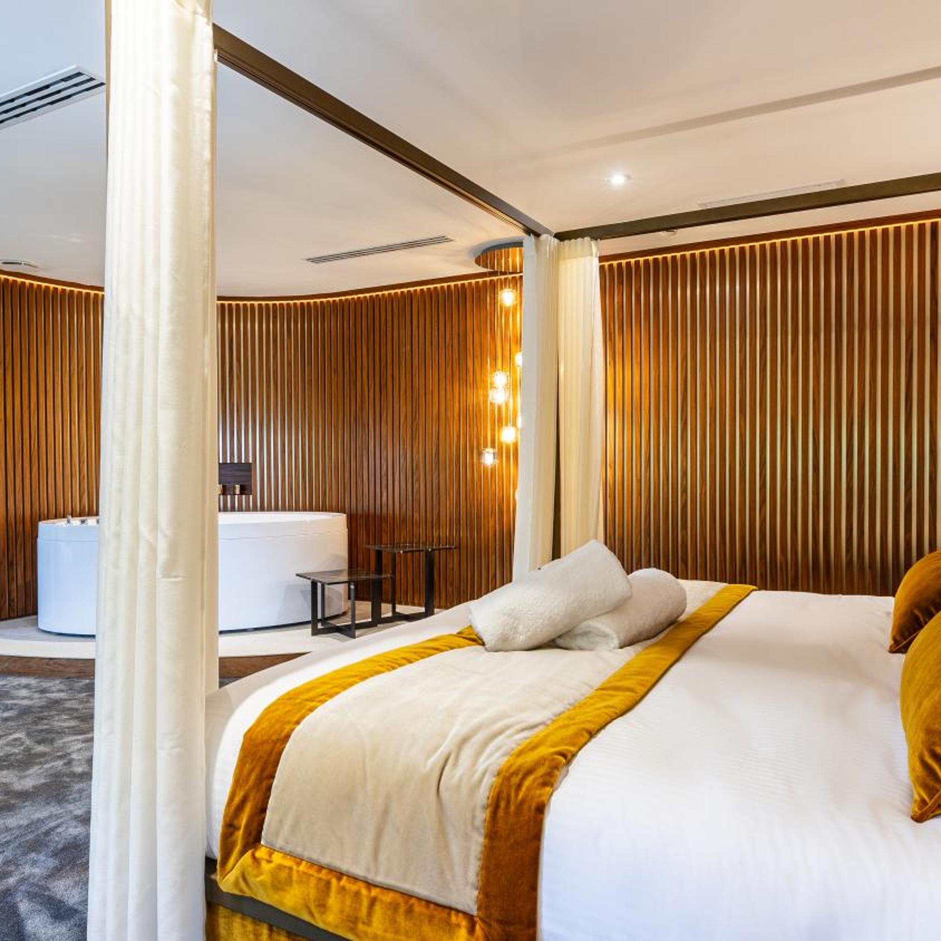 Castle, Deluxe, King Bed, Sofa