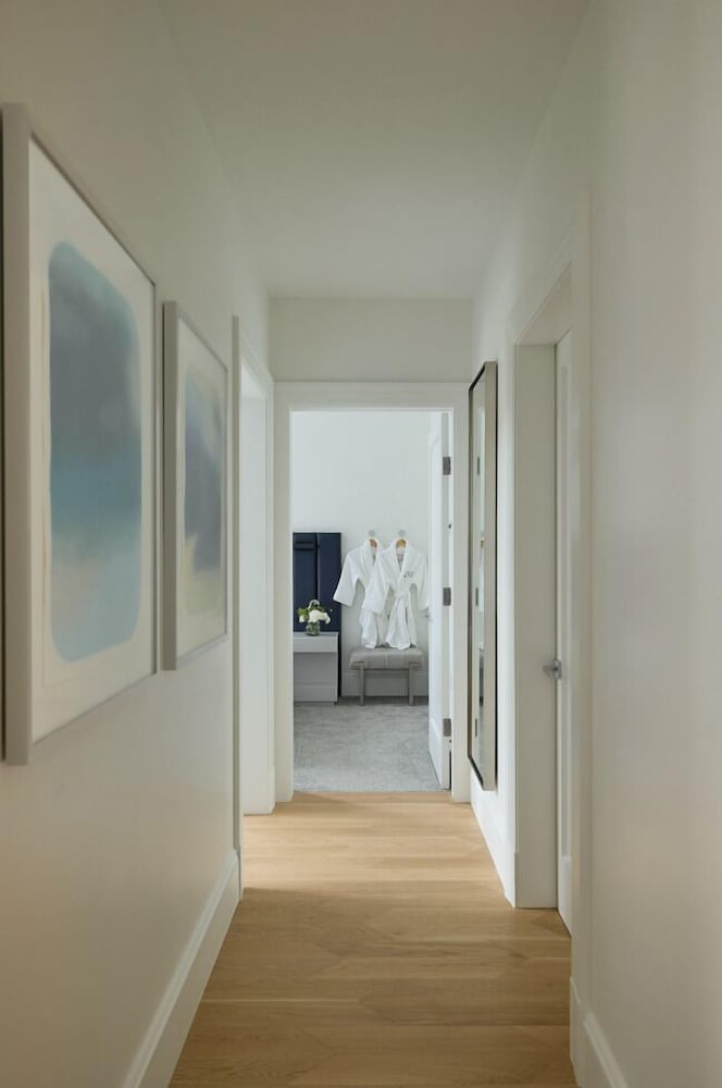 The Docent's Collection at 178 Middle Street 15/37