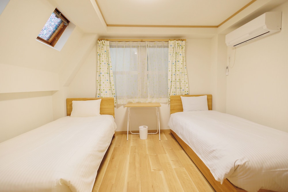 House, 4 Beds, Sofa, Annex