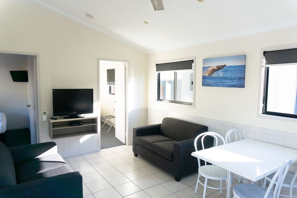 SHOAL BAY HOLIDAY PARK 35/70