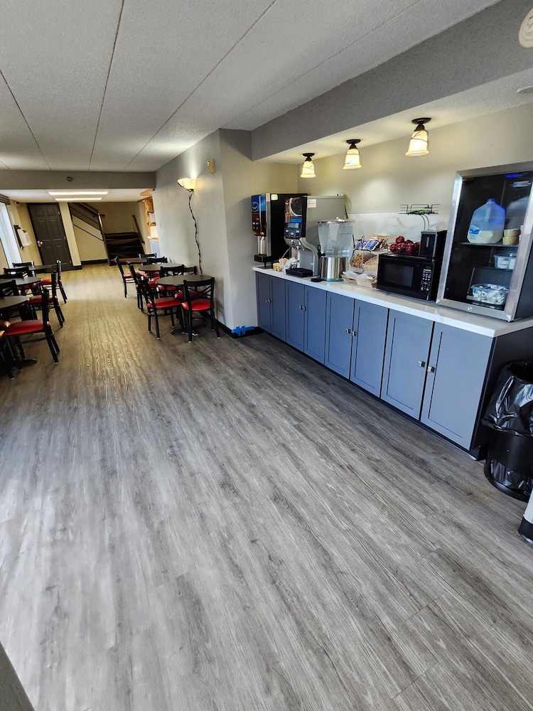 Super 8 by Wyndham Rapid City 38/42