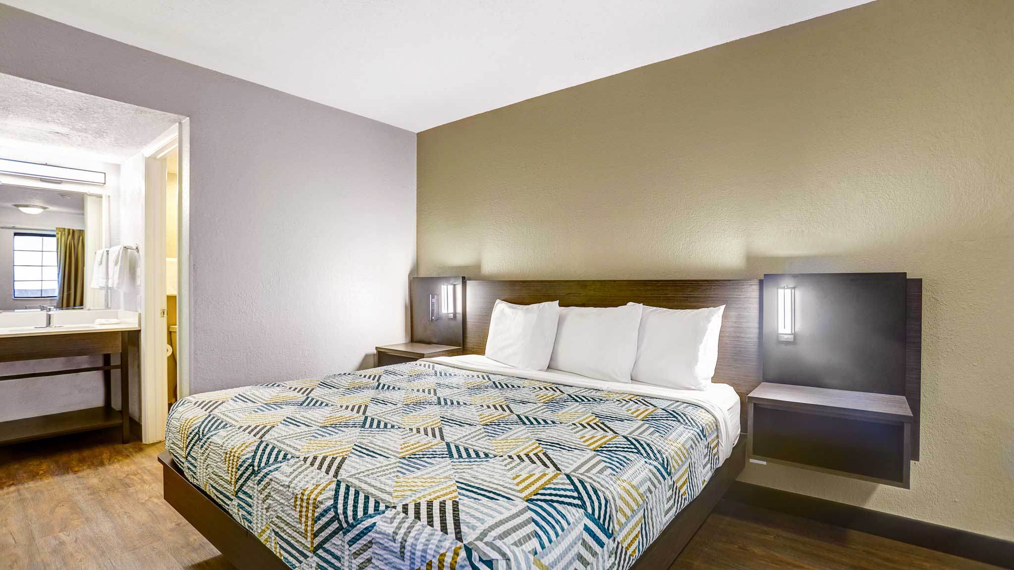 1 King Bed - ADA/RI Shower