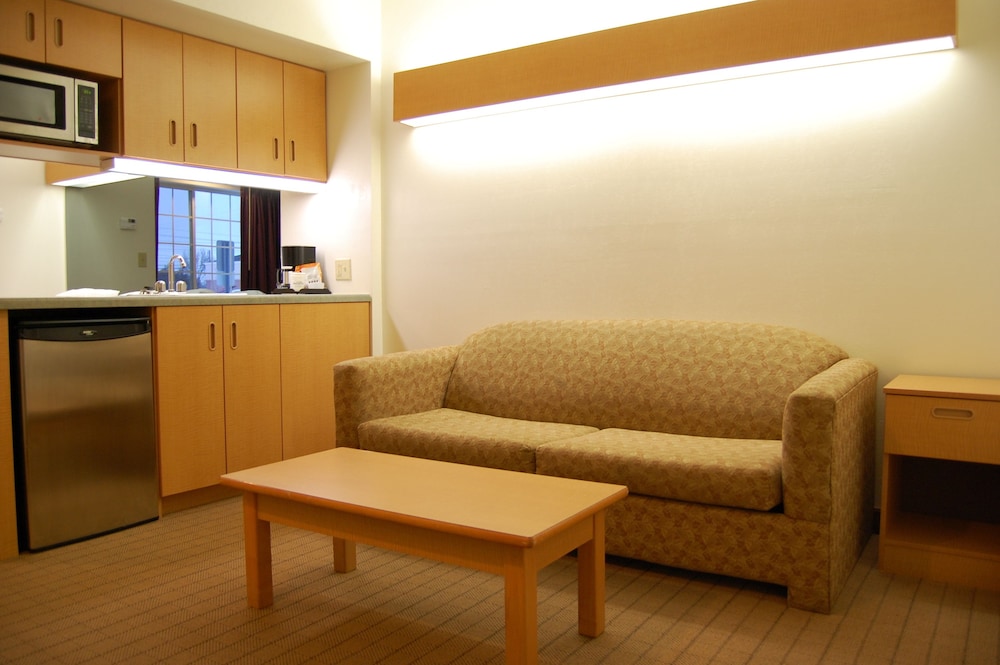 Microtel Inn & Suites by Wyndham Plattsburgh 24/41