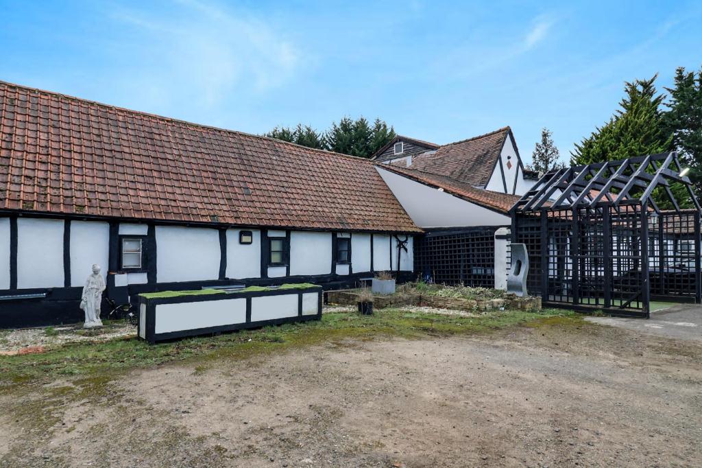 OYO Tudor Oaks Lodge Stevenage North 27/29