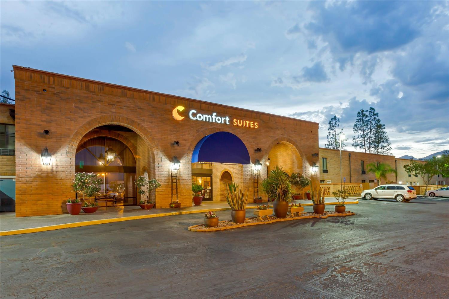 Comfort Suites Tucson near Sabino Canyon 46/47