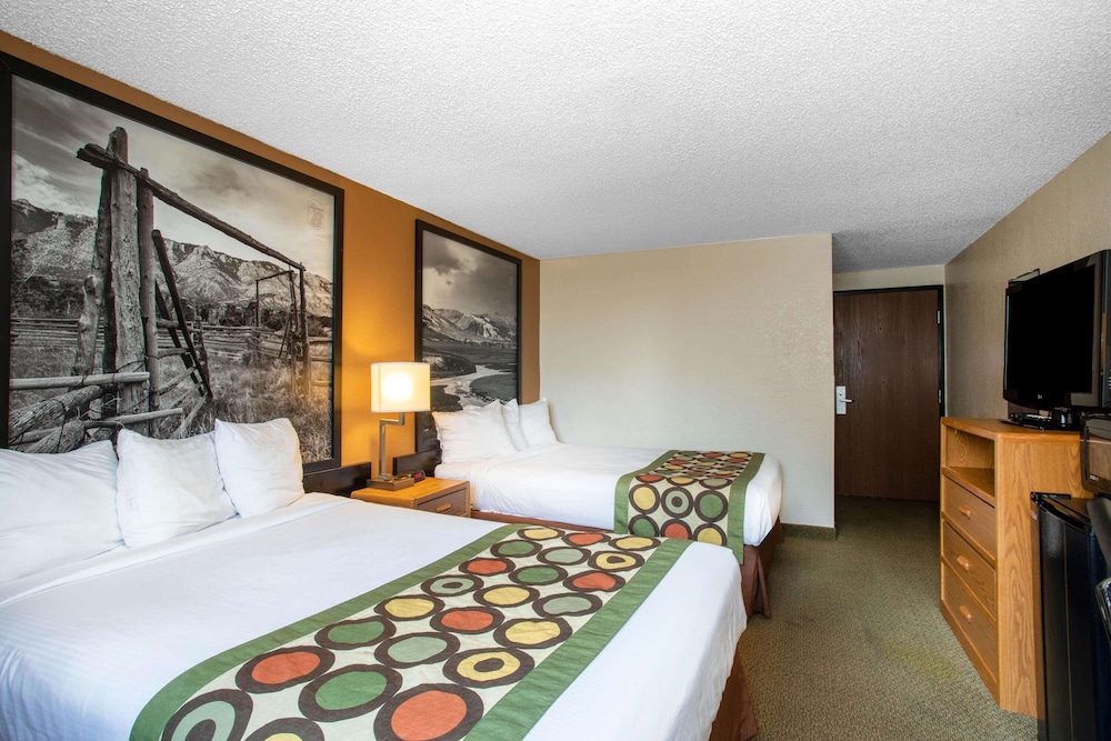 Super 8 By Wyndham Cheyenne Wy 12/32