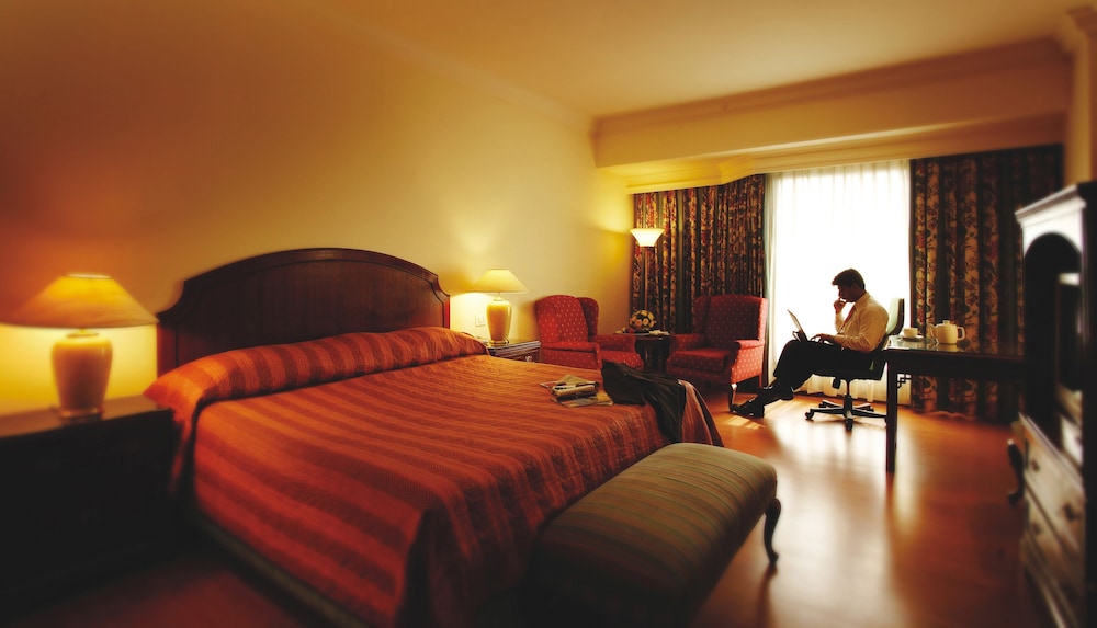 THE LALIT MUMBAI 28/67