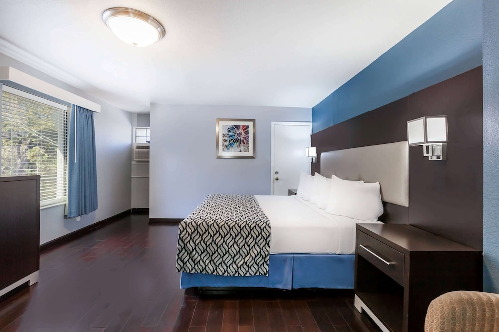 Days Inn By Wyndham Austin/University/Downtown 19/32