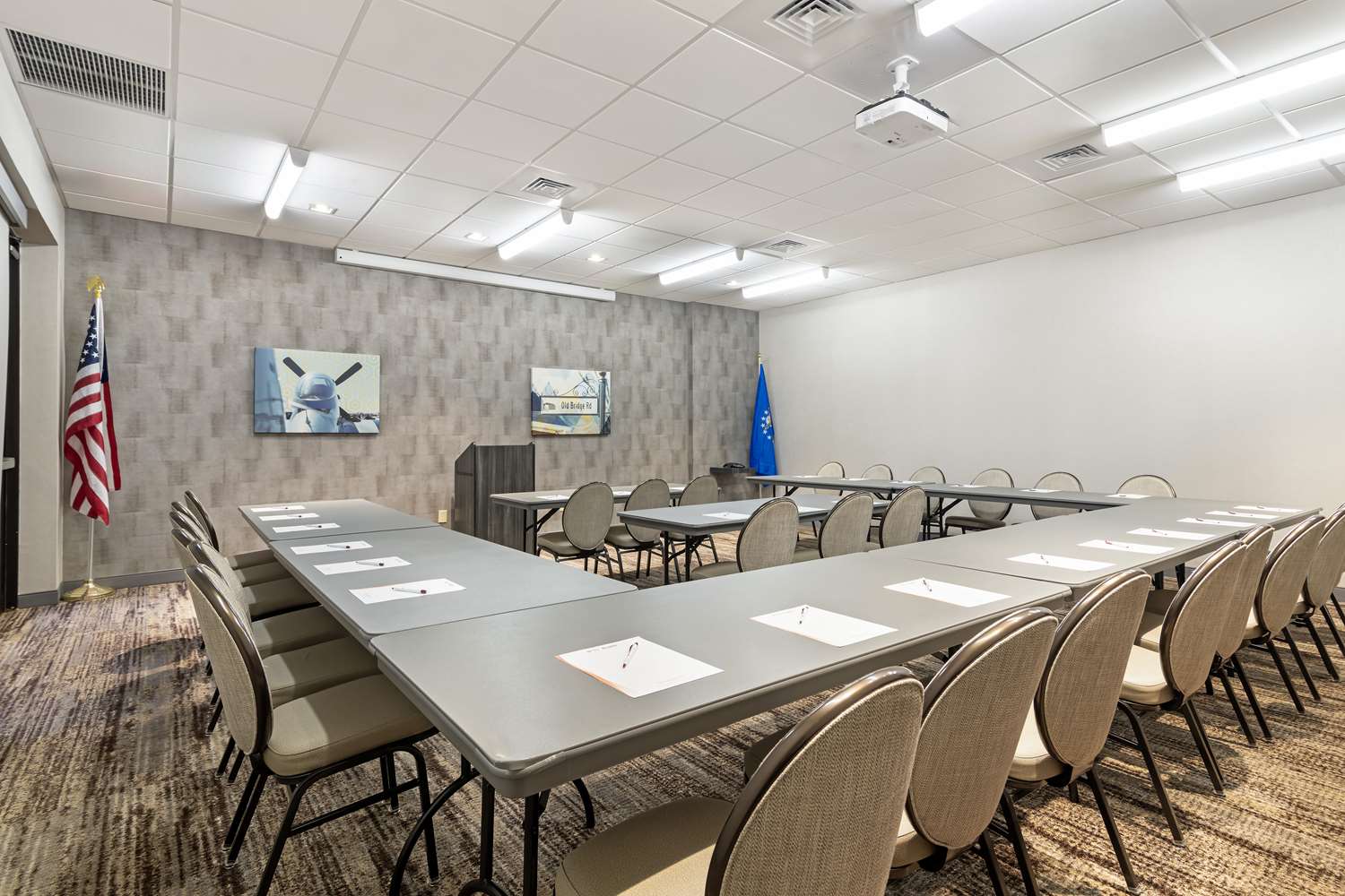 Best Western Plus Executive Residency Rigby's Water World Hotel 36/44