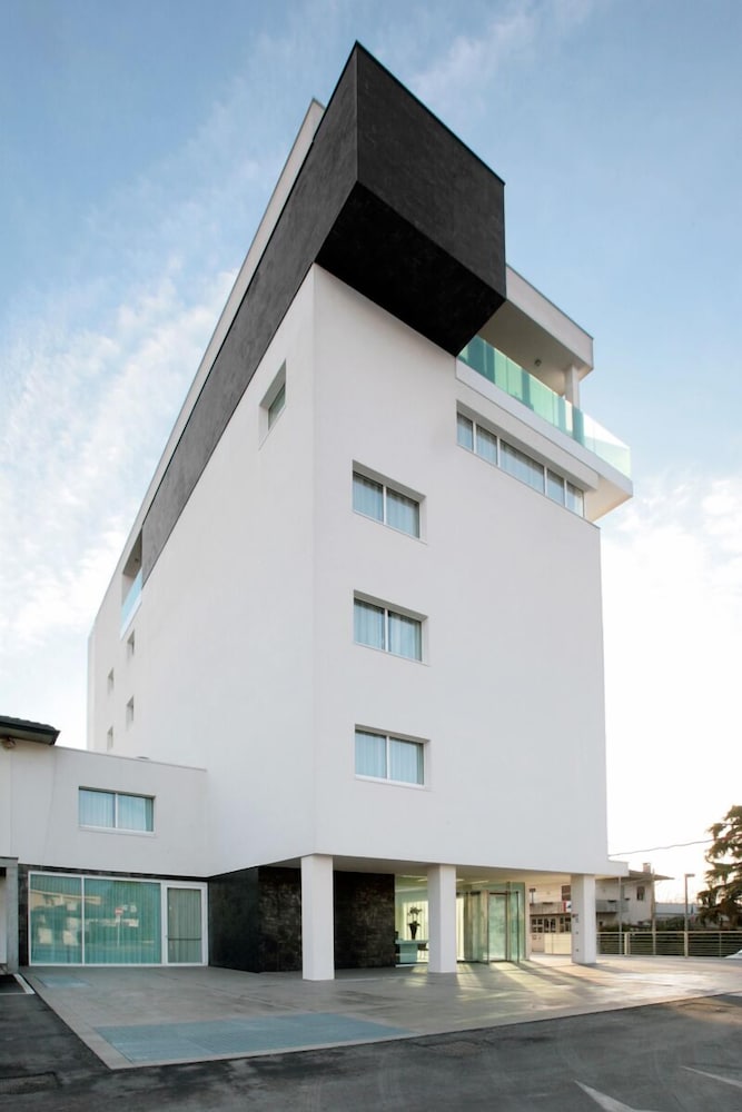 LE NOVE Hotel Ristorante 1/50