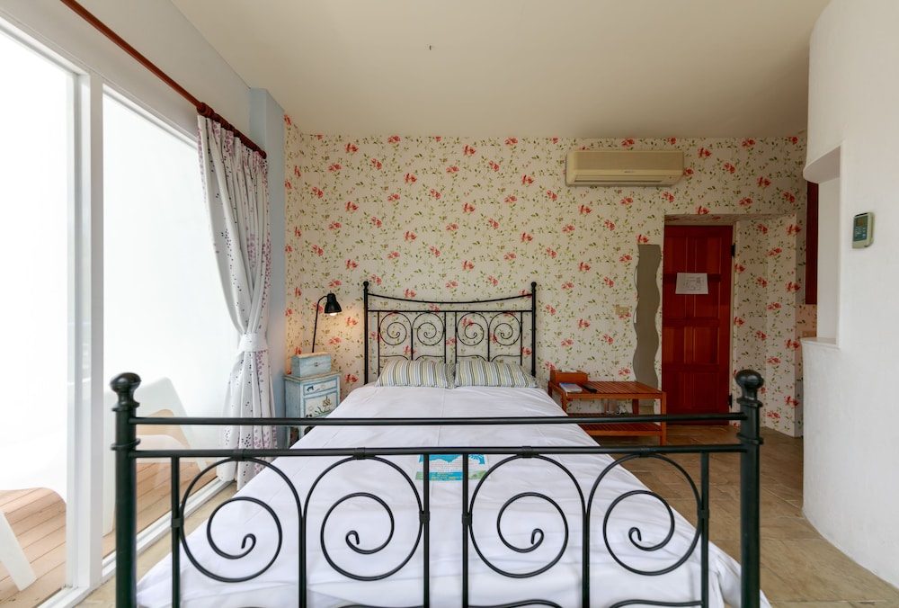 Oia Cafe B&amp;B 8/73