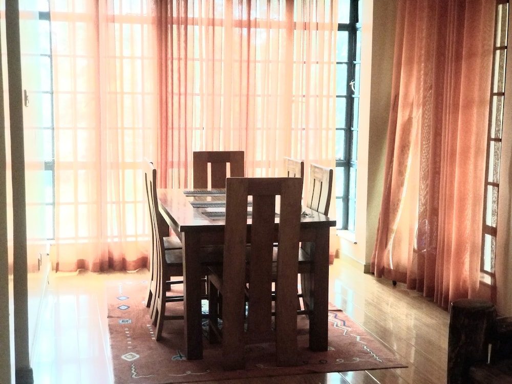 Mani's Home Away From Home 4/42