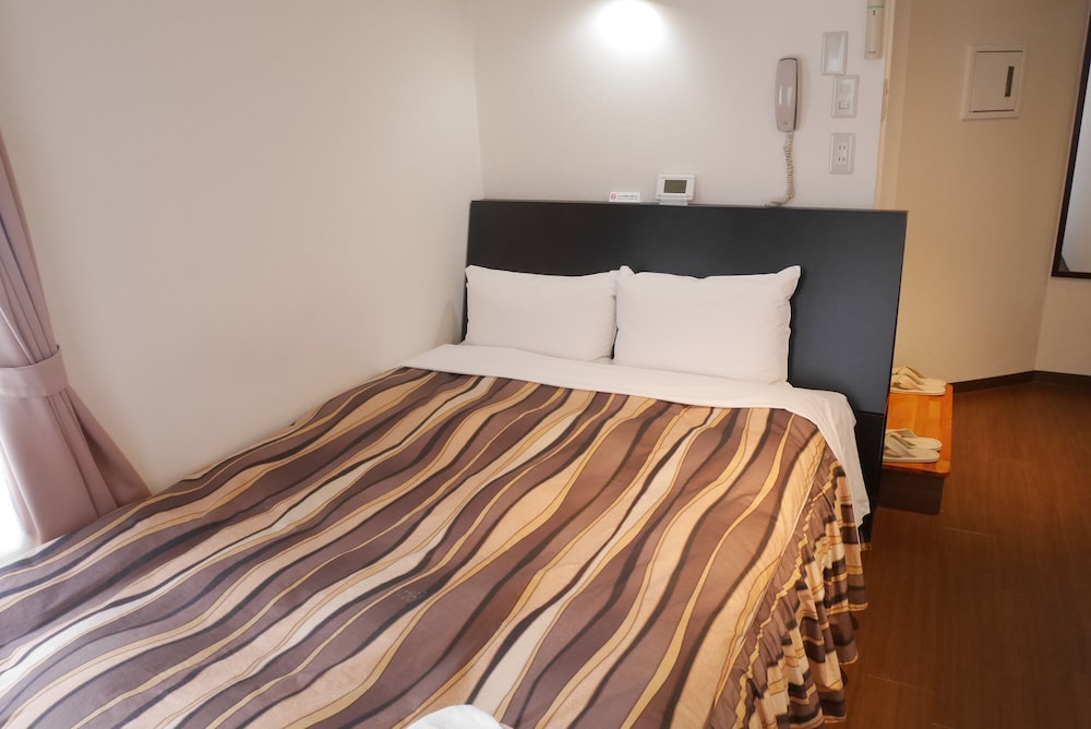 ROOM, DOUBLE BED, SMOKING