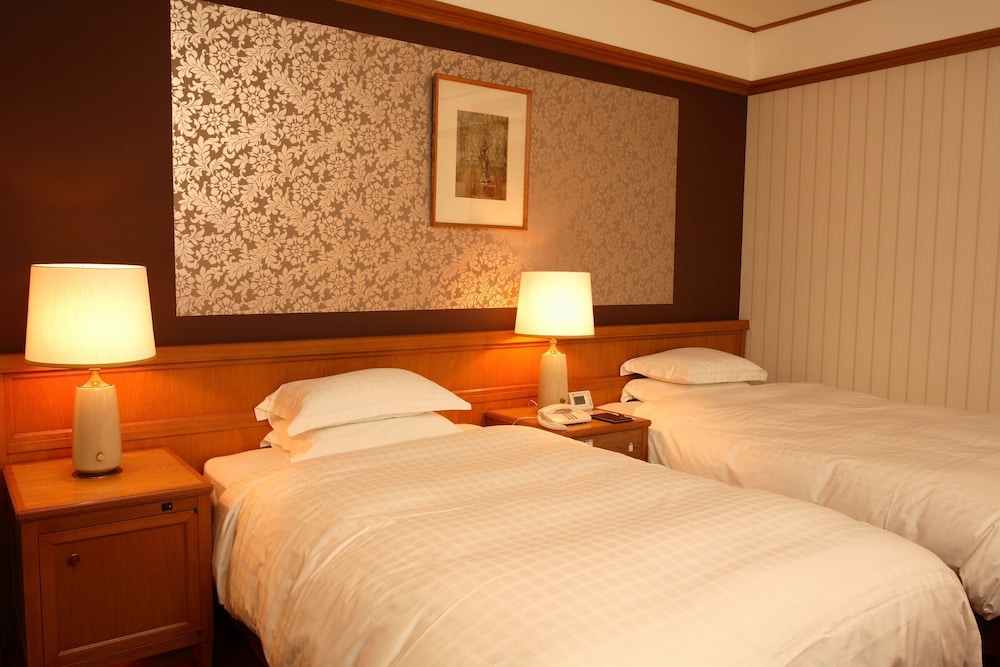 Nara Hotel 7/72