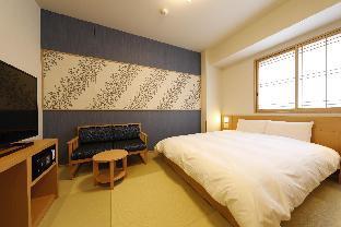 Moderate, Queen Bed