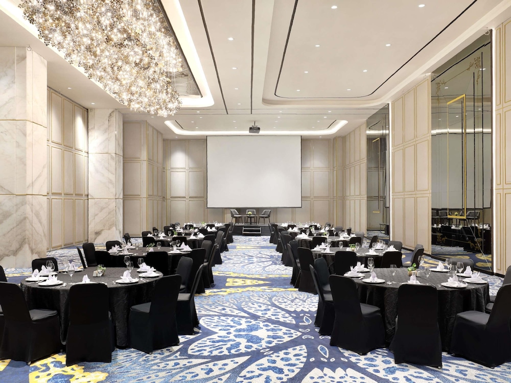 Movenpick Surabaya City 61/68