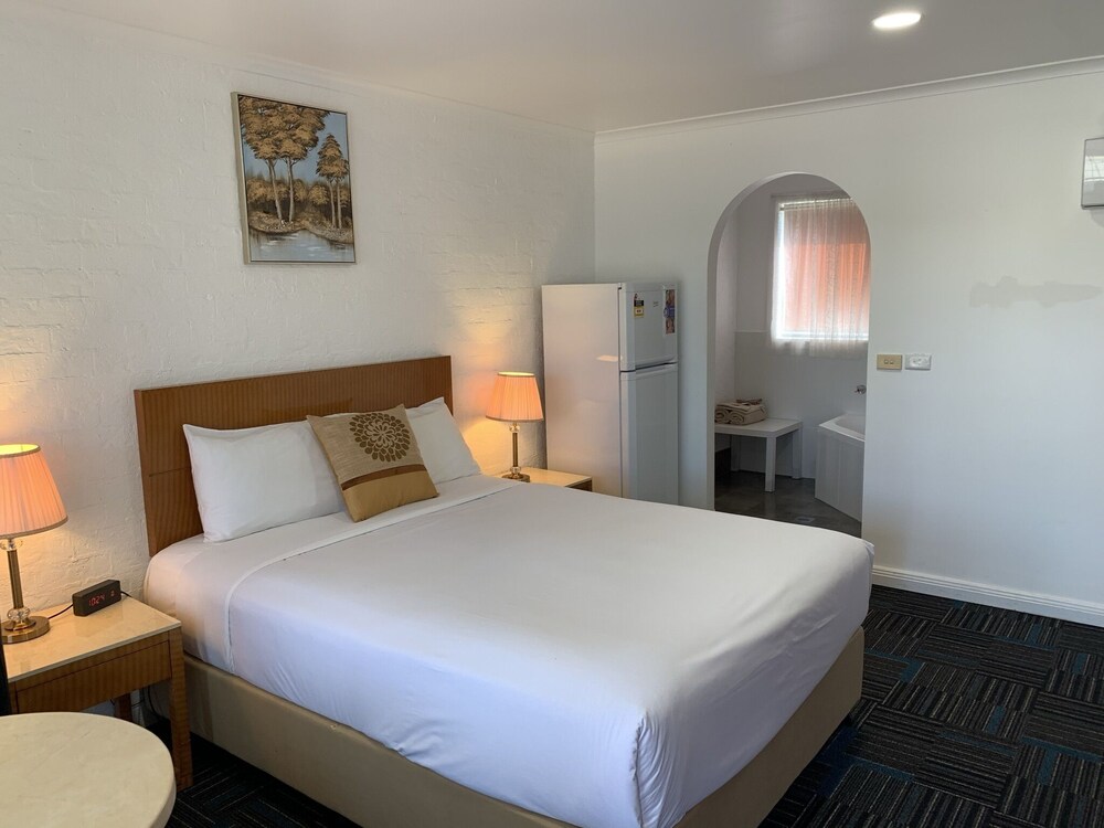 SWAGGERS MOTOR INN(FORMERLY Sundowner Yass) 19/46